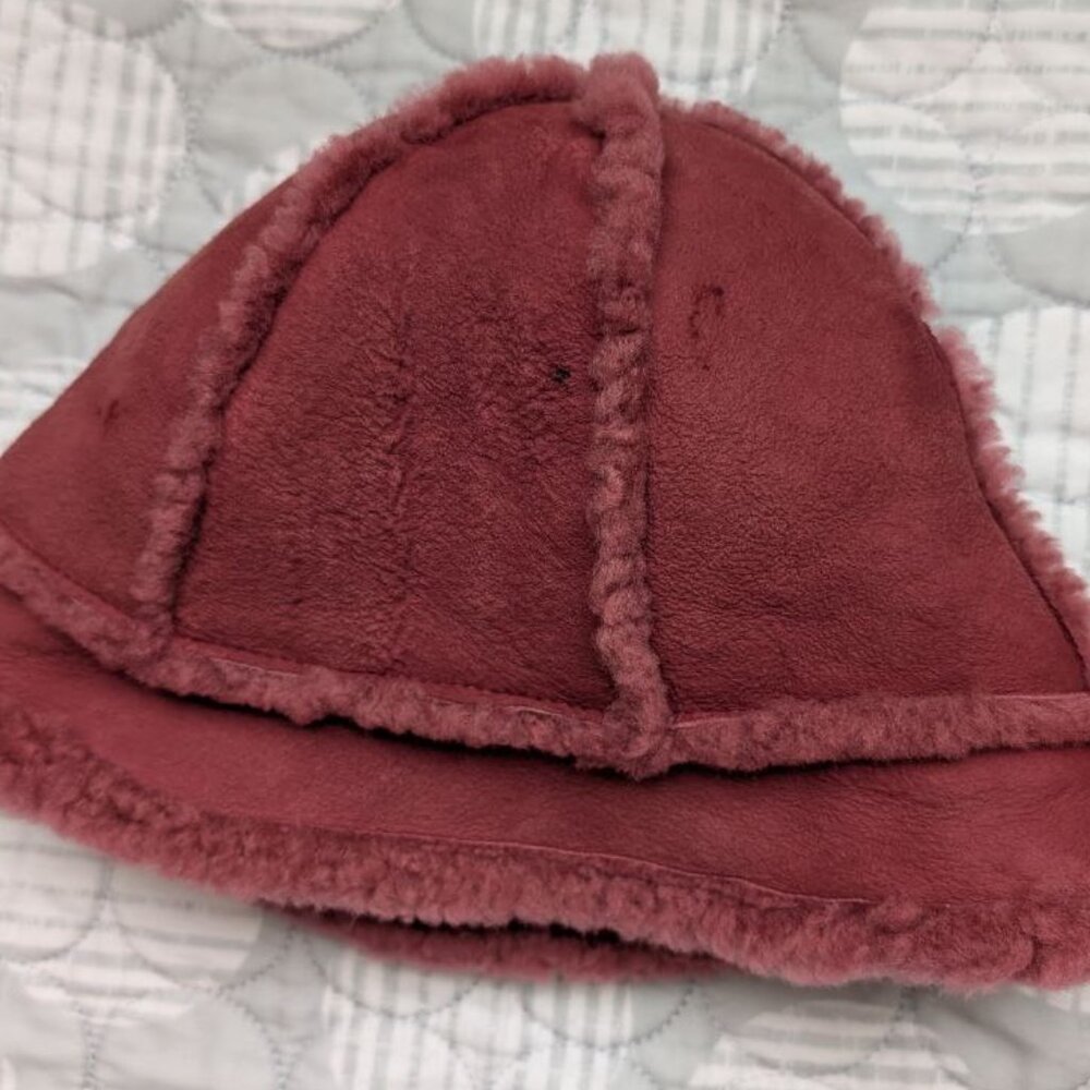 UGG Women`s Sheepskin Bucket Hat One Size Pink - Picture 3 of 15